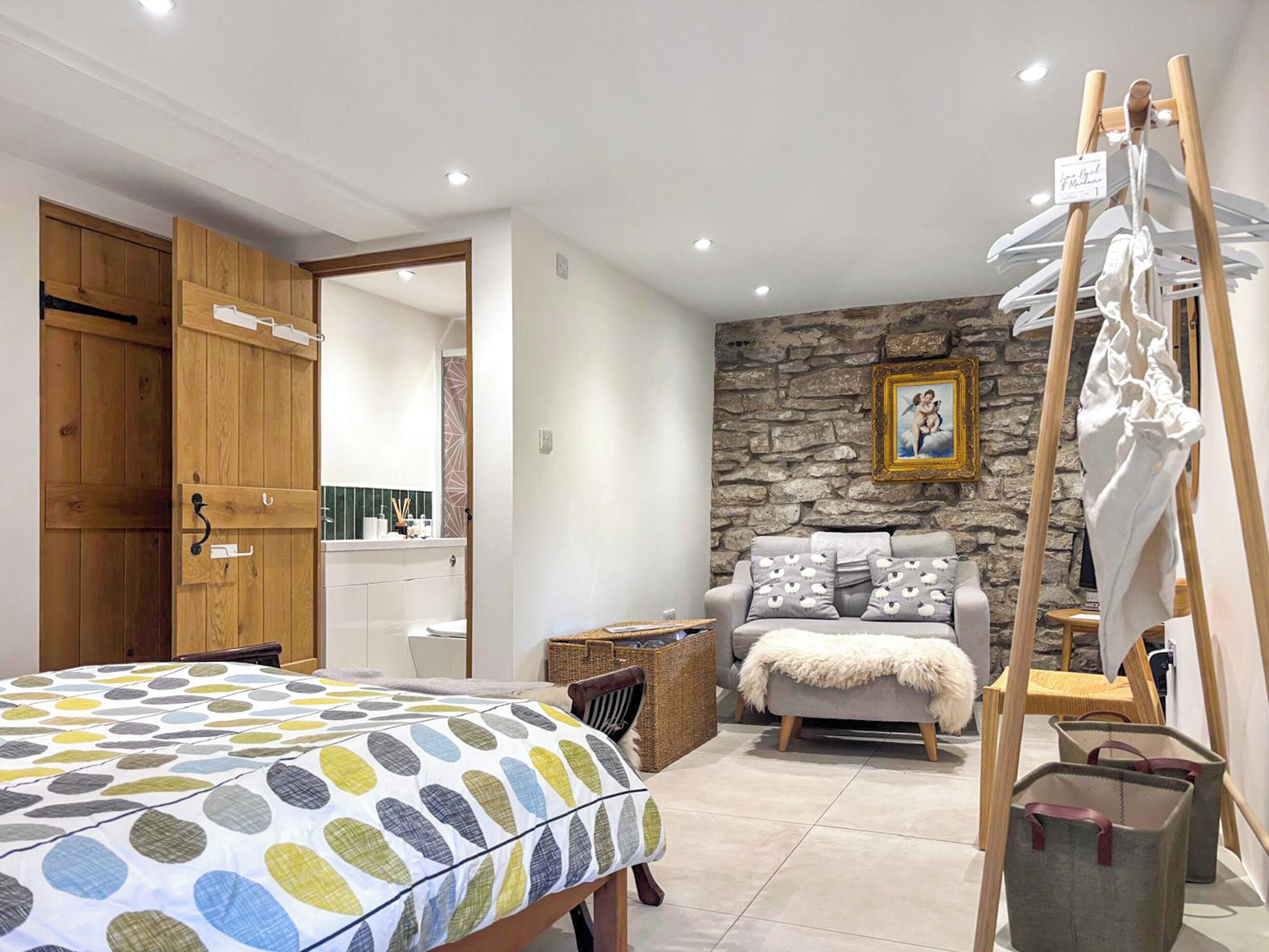 3 bedrooms, free WiFi, bed sheets