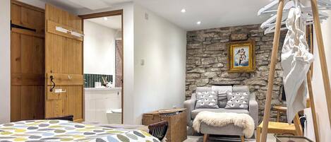 3 habitaciones, wifi gratis y ropa de cama