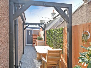 Outdoor dining - 4 bedroom accommodation in Portknockie (Portknockie)