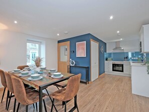 Dining - 4 bedroom accommodation in Portknockie (Portknockie)