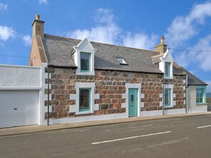 Exterior - 4 bedroom accommodation in Portknockie (Portknockie)