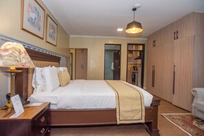 1 bedroom, in-room safe, iron/ironing board, travel cot