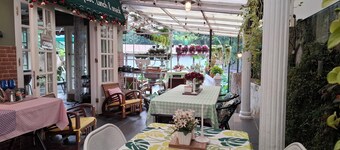 Parabonhaus Kopitiam - Bed & Breakfast