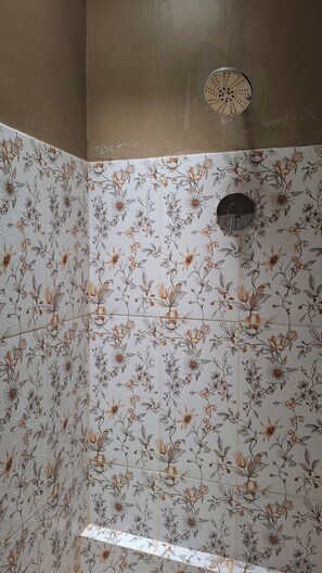 Hair dryer, towels, soap, shampoo - Parabonhaus Kopitiam - Bed & Breakfast (Cipanas)