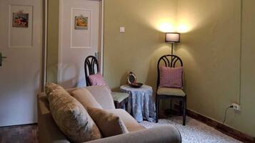 Habitación familiar, vistas a la montaña | Zona de estar