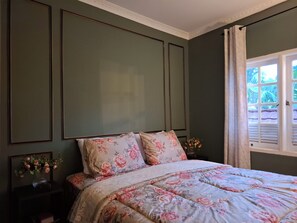 Classic Double Room, Mountain View - Parabonhaus Kopitiam - Bed & Breakfast (Cianjur)