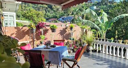 Parabonhaus Kopitiam - Bed & Breakfast