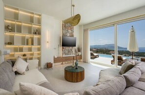 TV - Villa Verdessa, Divine Sea Views, Private Infinity Pool, Furnished Terrace,. (Crete)