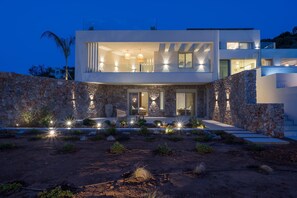 Exterior - Villa Verdessa, Divine Sea Views, Private Infinity Pool, Furnished Terrace,. (Crete)