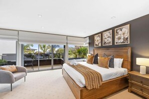 7 bedrooms, iron/ironing board, WiFi, bed sheets