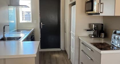 Modern 2BR St Albans Near CBD, Stadium & The Palms mall