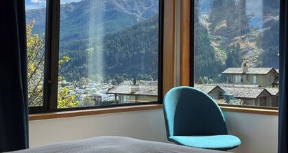 Central Queenstown Apartment - lake views, private & quiet.