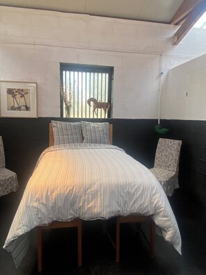 WiFi, bed sheets - For those looking for something out of the ordinary, sleep in a box. Horses (Saint-Guinoux)