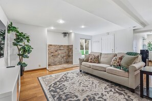 Living area - Spacious 2BR Retreat • Fireplace • Private Entry • Pets Welcome (Bellevue)