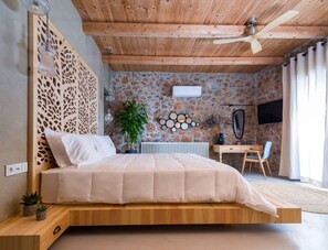 4 bedrooms, in-room safe, iron/ironing board, travel cot - Villa Vireon, Divine Mountain and Nature Views, Private Infinity Pool,. (Crete)