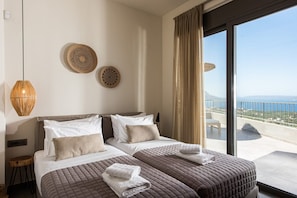 3 bedrooms, in-room safe, iron/ironing board, travel cot - Villa Aurivis, Divine Sea Views, Private Infinity Pool, Furnished Terrace,. (Crete)