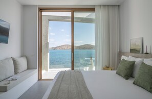 5 bedrooms, in-room safe, travel cot, free WiFi - Seafront Villa Noctessa, Divine Sea Views, Private Infinity Pool, Furnished. (Crete)