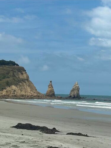 Cosy 2bedroom kiwiana bach on the edge of the estuary