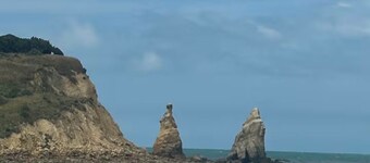 Cosy 2bedroom kiwiana bach on the edge of the estuary