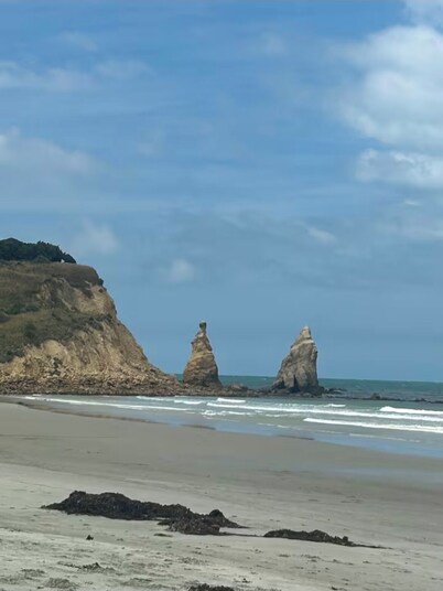 Cosy 2bedroom kiwiana bach on the edge of the estuary