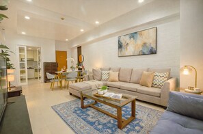 Smart TV - New! Comfortable 2BR in Central BGC w/ Fast WiFi (G3W2+RG Taguig, Metro Manila, Philippines)