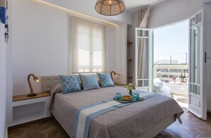 5 bedrooms, in-room safe, iron/ironing board, travel cot - Villa Elatheia, Prvate Pool and Garden, Furnished Terrace, BBQ facilities, Naxos (Naxos)