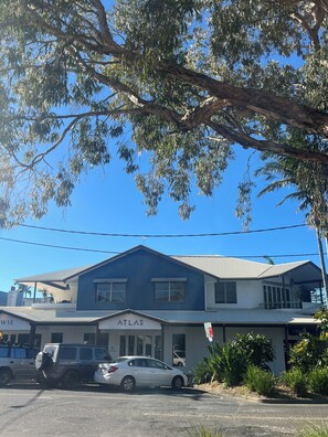 Exterior - Byron Marvel 
 Artistic Penthouse w/ Pool Table & Big Screen (Byron Bay)