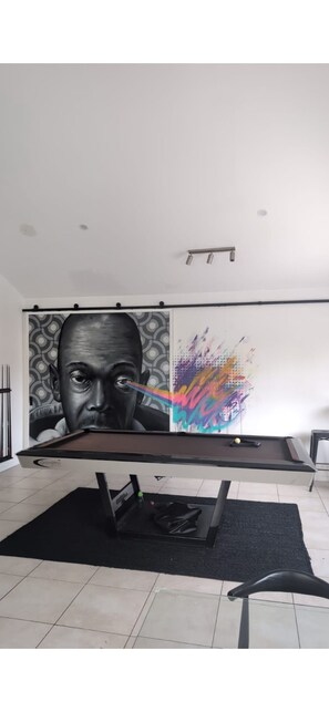 Games room - Byron Marvel 
 Artistic Penthouse w/ Pool Table & Big Screen (Byron Bay)