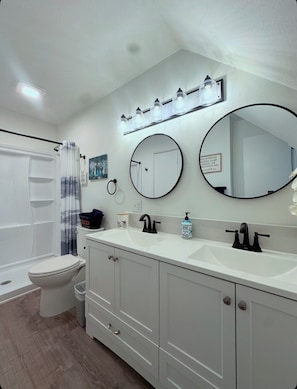 Shower, towels, soap, toilet paper