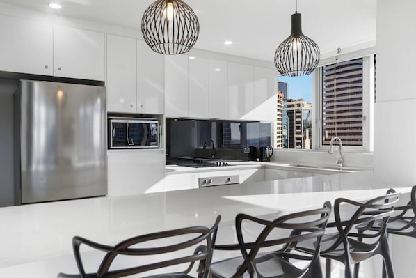 Fridge, microwave, oven, stovetop - Beach Haven Getaway Broadbeach - WiFi, Parking (Broadbeach)