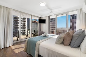2 bedrooms, iron/ironing board, travel cot, WiFi - Beach Haven Getaway Broadbeach - WiFi, Parking (Broadbeach)