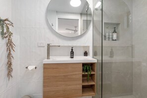 Hair dryer - Salty`s at Burleigh - Central, Spacious, WiFi (Burleigh Heads)