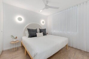 Iron/ironing board, travel cot, WiFi, bed sheets - Salty`s at Burleigh - Central, Spacious, WiFi (Burleigh Heads)