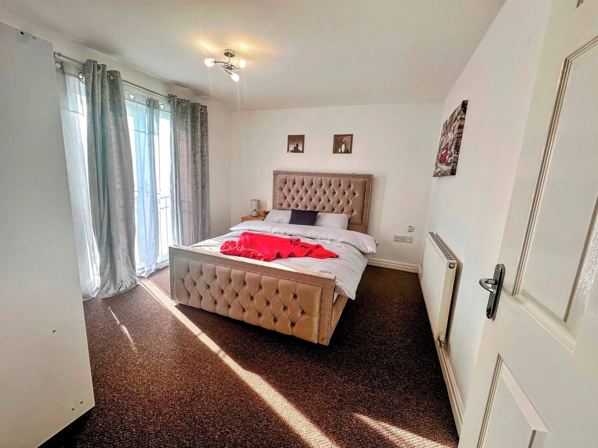 2 bedrooms, iron/ironing board, Internet, bed sheets