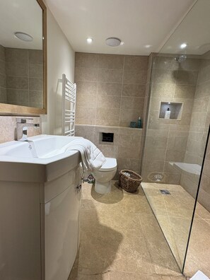 Bathroom -  Beautiful one bedroom barn in the rural hamlet of North Wraxall (North Wraxall)