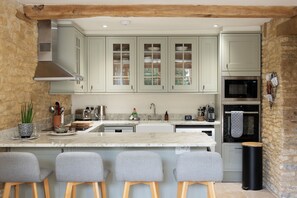 Fridge, microwave, oven, stovetop -  Beautiful one bedroom barn in the rural hamlet of North Wraxall (North Wraxall)