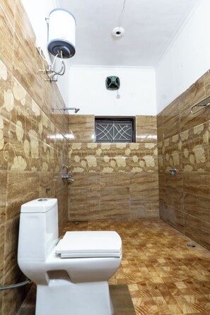 Ducha, toallas, jabón y papel higiénico
