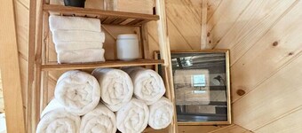 The Heirloom Barn - – Sleep Inside Living History