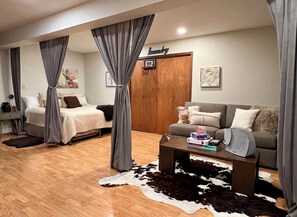 3 bedrooms, desk, iron/ironing board, free WiFi