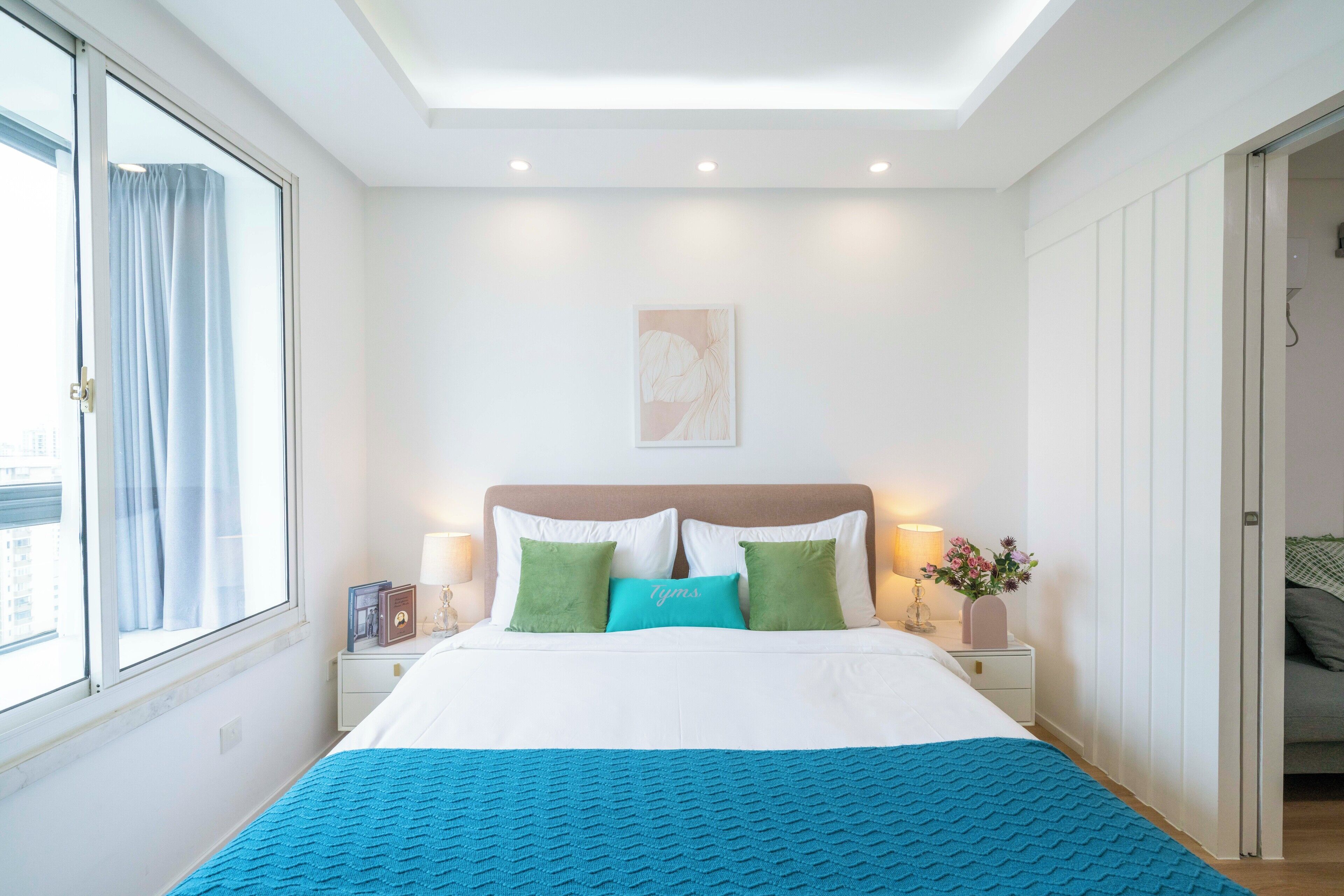 シニア ルーム クイーンベッド 1 台 禁煙 シティビュー