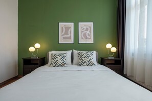 3 habitaciones, tabla de planchar con plancha, wifi y ropa de cama 