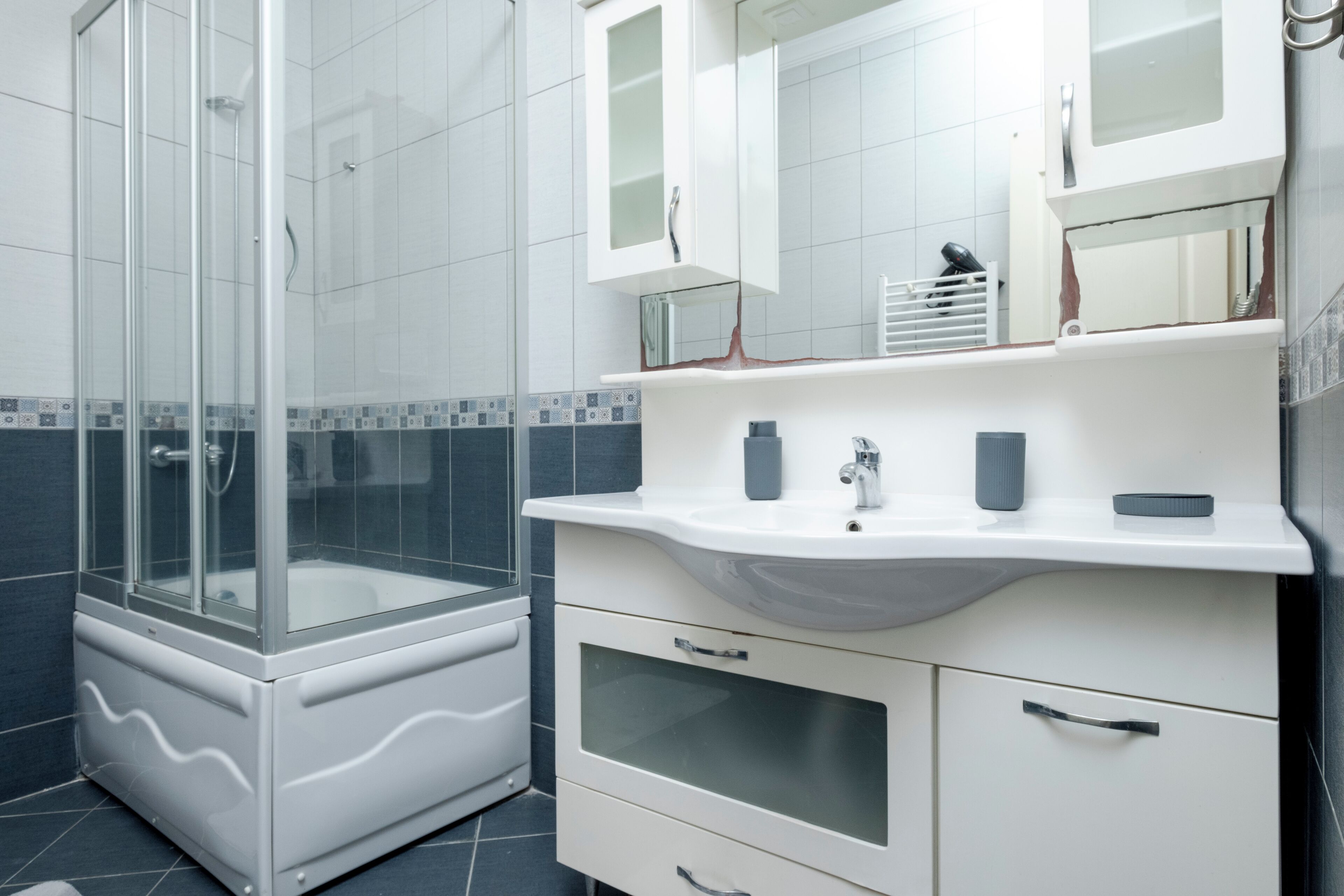 Dusche, Haartrockner, Bidet, Handtücher