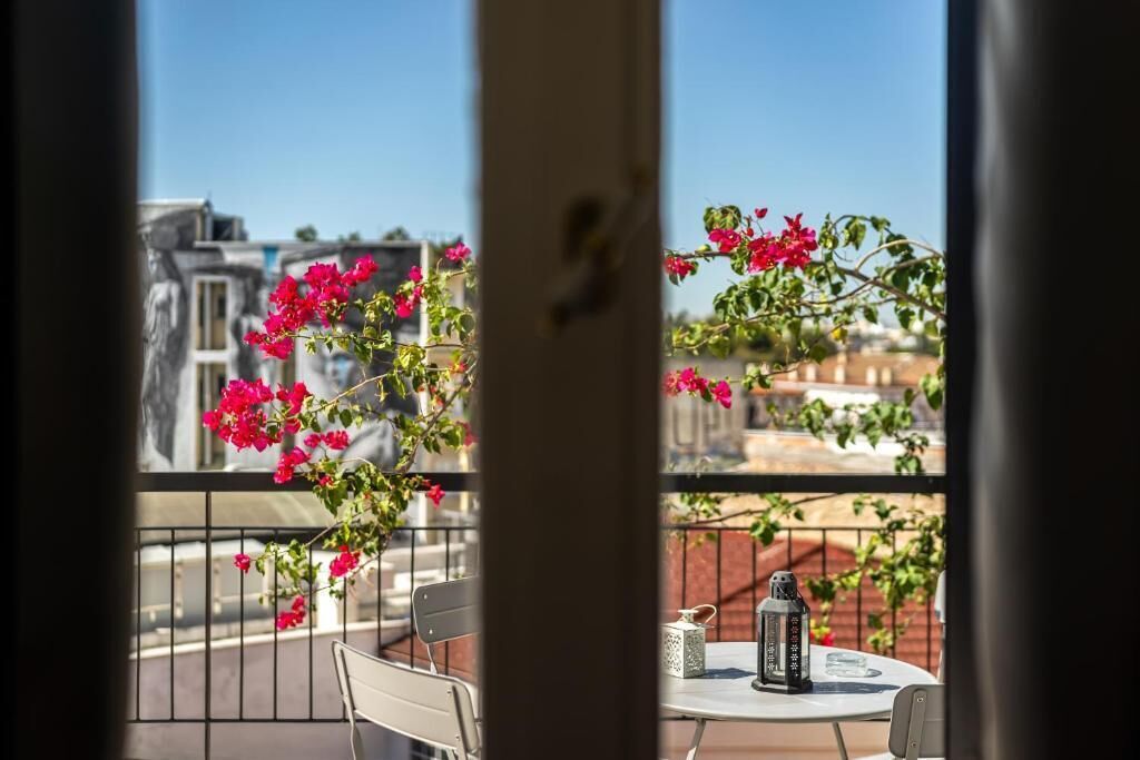 Double Room, City View | Dining