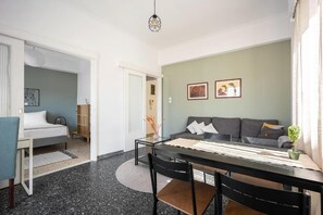 Apartment, Stadtblick | Wohnbereich
