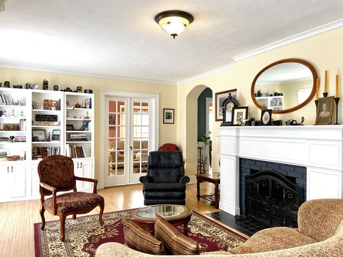 | Hot Tub | The Strong Retreat | Fire Pit | 3BR |