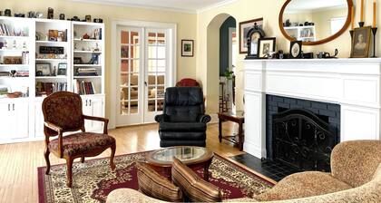 | Hot Tub | The Strong Retreat | Fire Pit | 3BR |