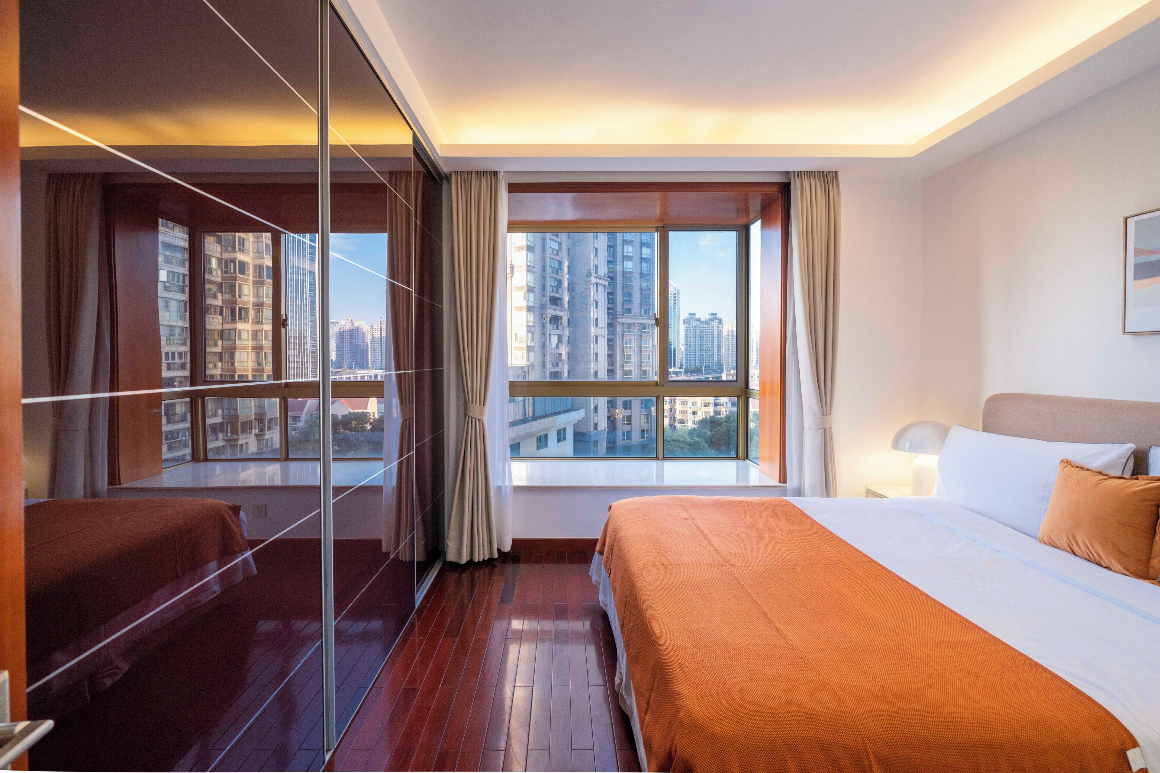 Suite superior, 3 habitaciones, no fumadores, vistas a la ciudad | Ropa de cama de alta calidad y edredones de plumas