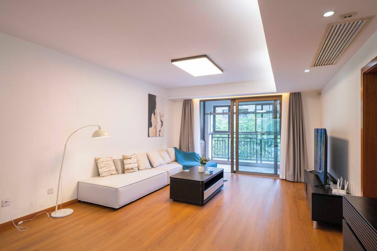 슈피리어 스위트, 침대(여러 개), 금연, 시내 전망 | 거실 공간