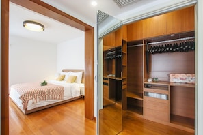 Senior Suite, 3 Bedrooms, Non Smoking, City View