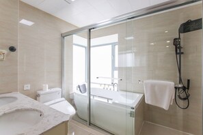 Senior Suite, 3 Bedrooms, Non Smoking, City View | Bathroom - Tyms High Serviced Residence Gubei (Shanghai)